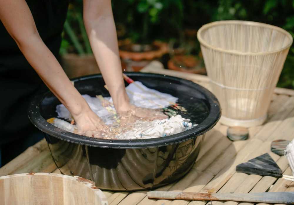 How to Wash a Tanning Mitt